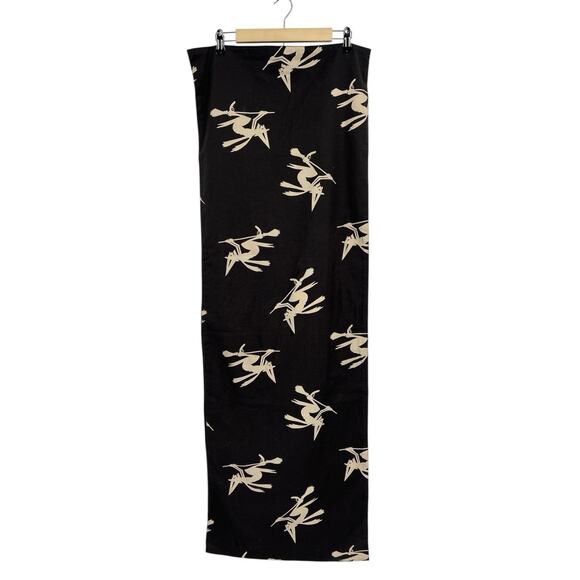 Pottery Barn Witch On A Broomstick Graphic Print Table Runner 18x180 Halloween - Picture 1 of 4